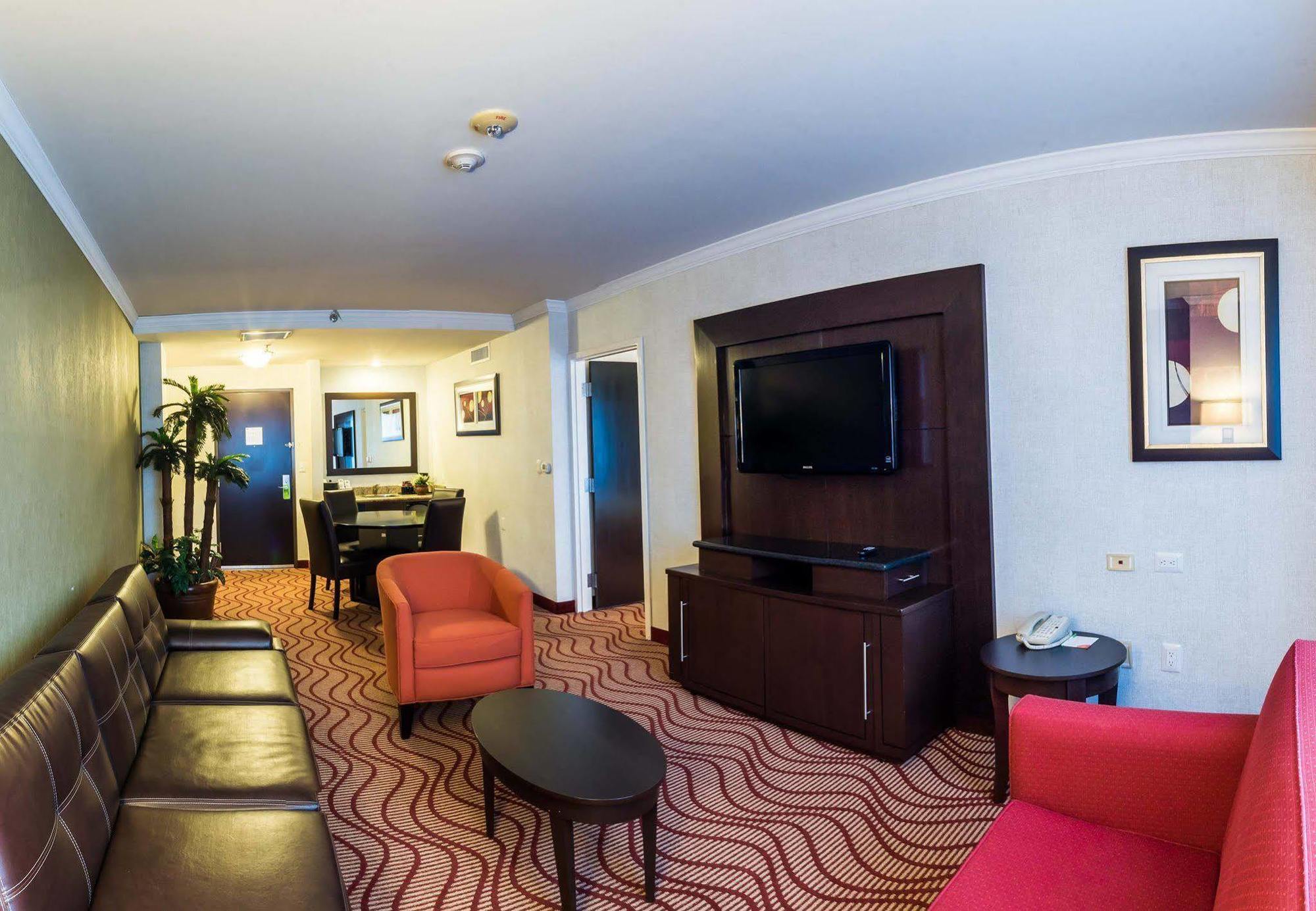 Courtyard By Marriott San Luis Potosi Ξενοδοχείο Εξωτερικό φωτογραφία